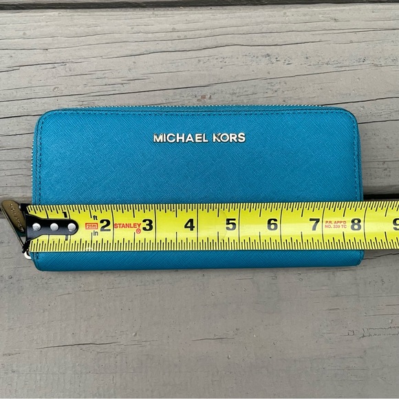 Michael Kors Blue Saffiano Leather Jet Set Zip Around Wallet - Picture 14 of 15